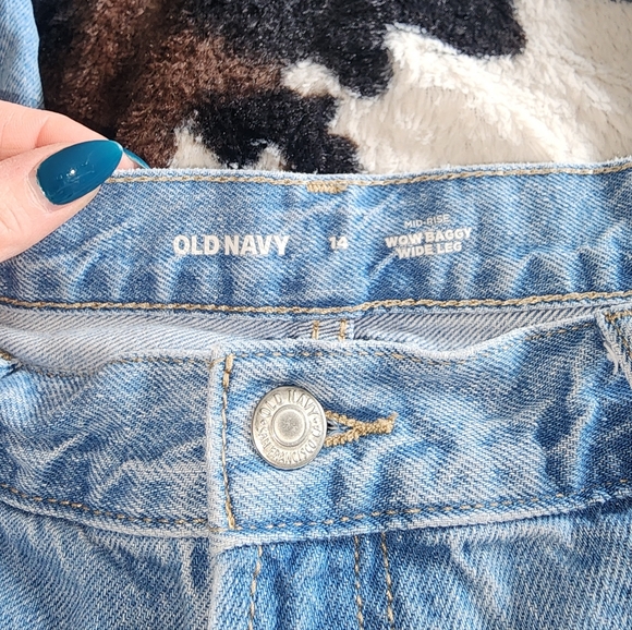 Old Navy Mid-Rise Wow Baggy Wide-Leg Jeans - Picture 3 of 4